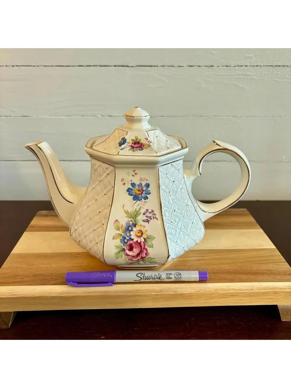 Sadler Windsor Floral Teapot